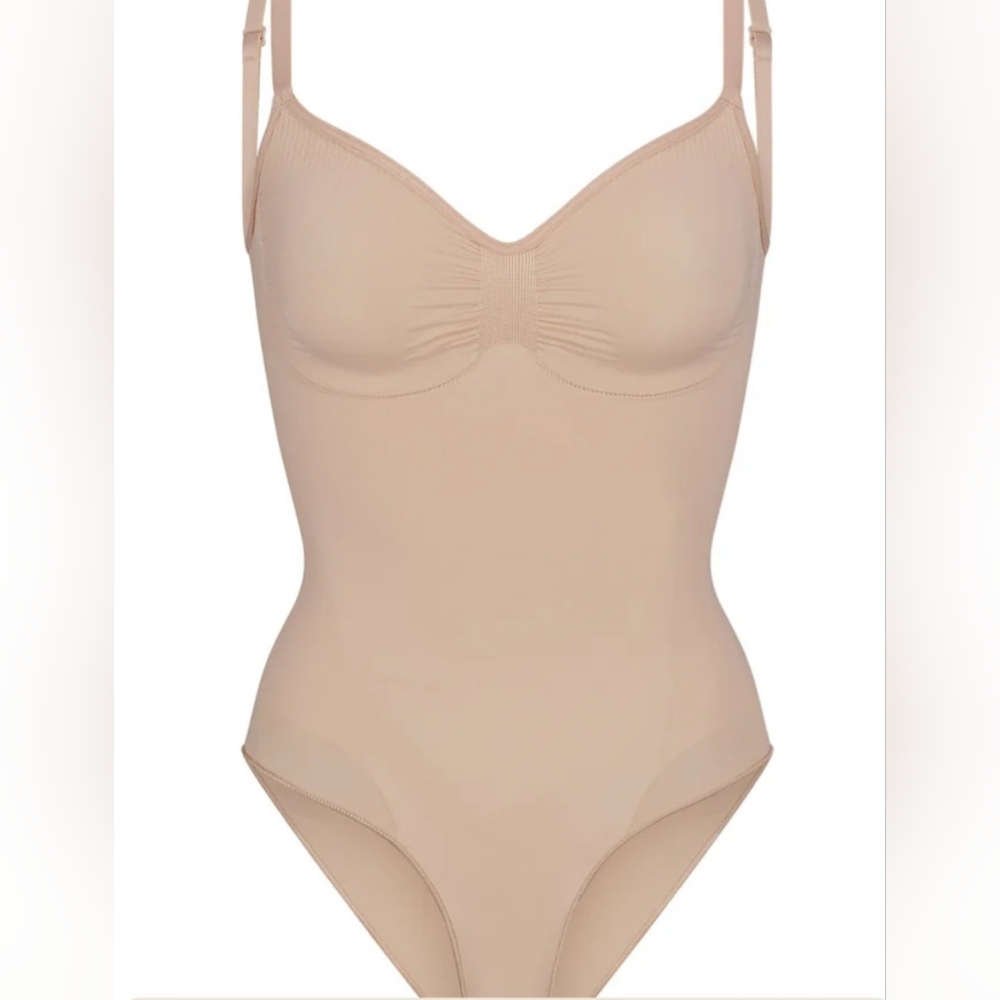 NWOT!!! SKIMS Seamless Sculpt Brief Bodysuit - Mica - Small